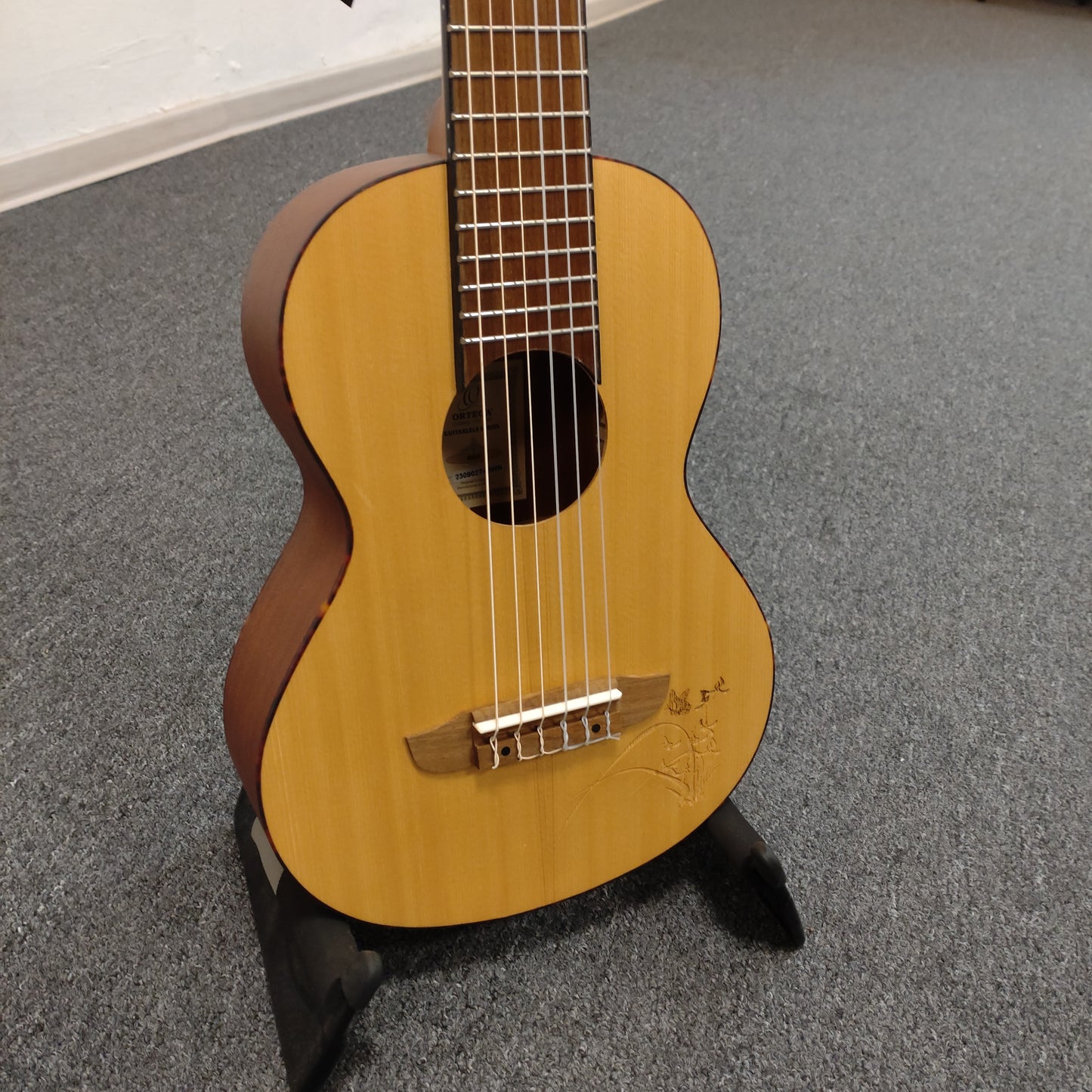 Ortega RGL5 Guitarlele