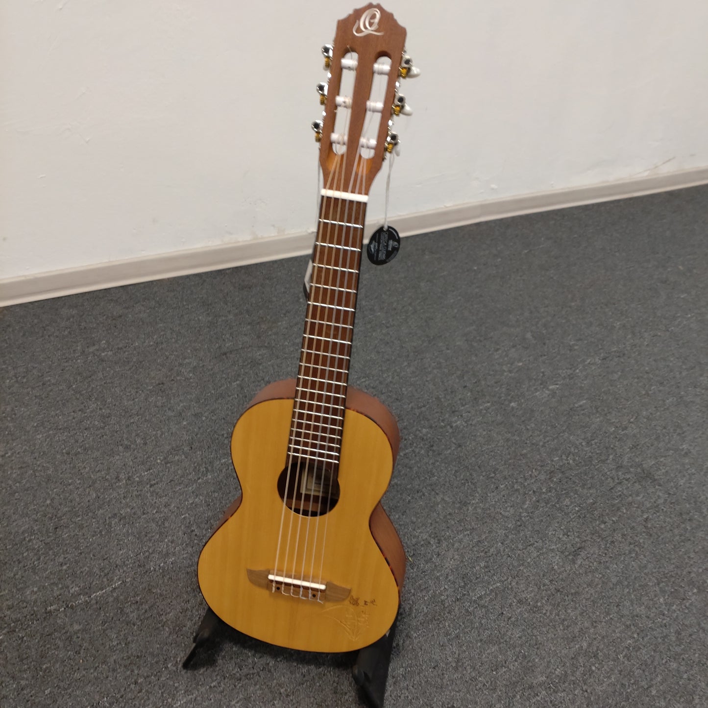 Ortega RGL5 Guitarlele