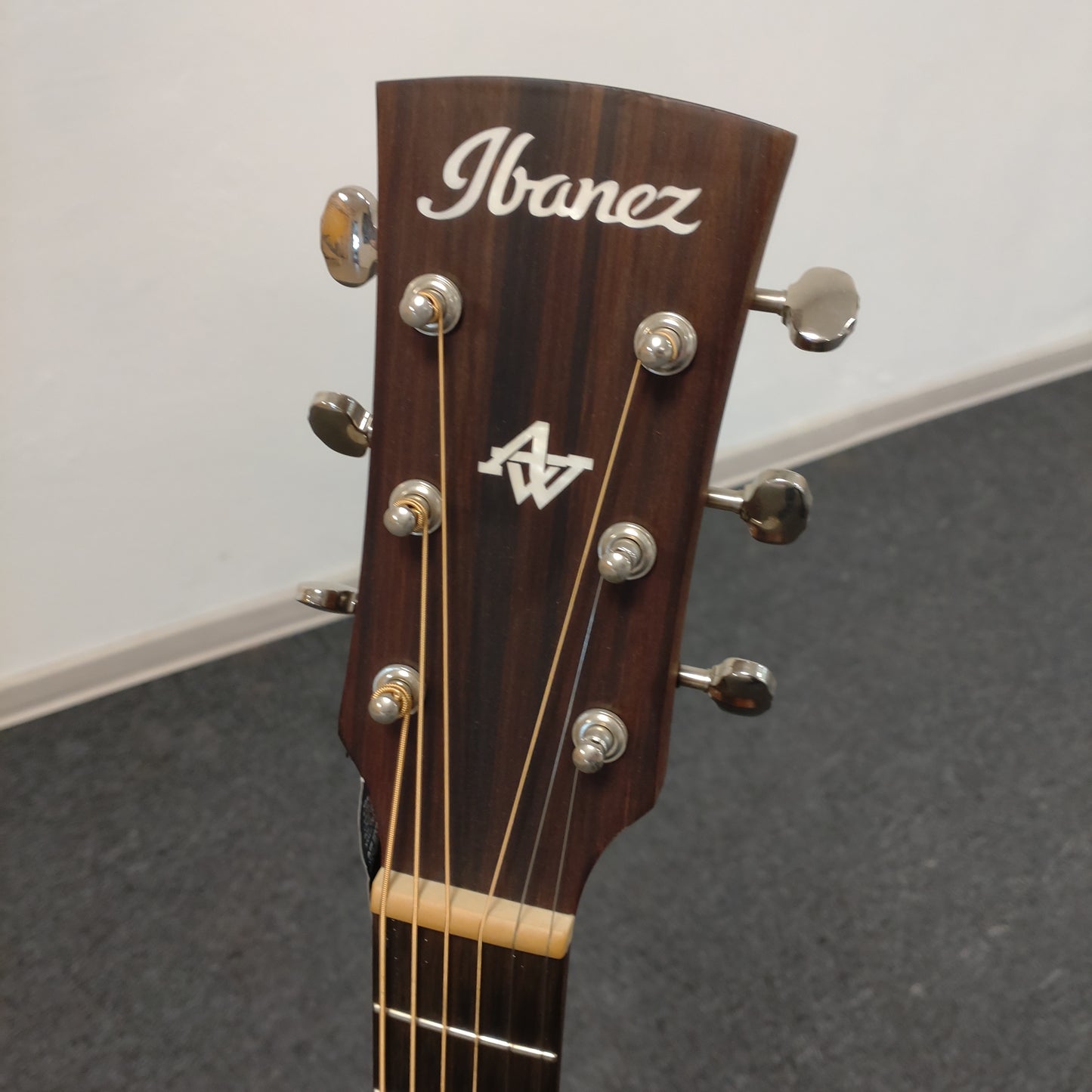 Ibanez AW54JR mit Tasche (B-Ware)